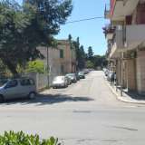 Superato l�incrocio con via Celso Ulpiani, suggestiva stradina che si snoda tra chiesette, ville e giardini delle rose...